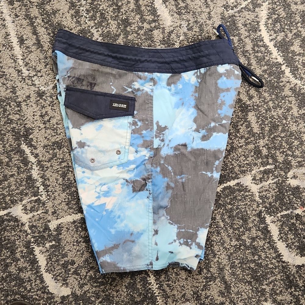 Volcom Board Shorts 28 - Picture 6 of 6